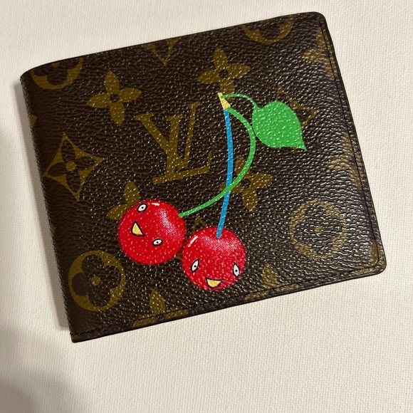 Beautiful wallet - Picture 1 of 4